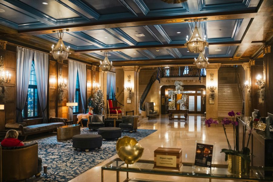 This is the inside of a bougie hotel lobby with chandeliers and more.