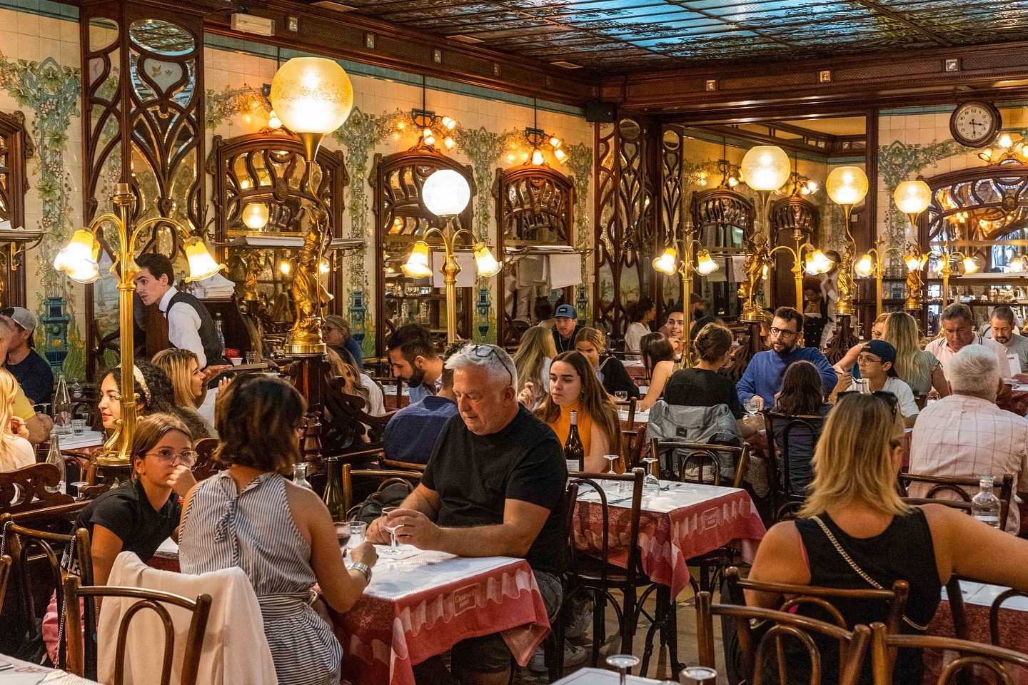 A busy restaurant in Paris