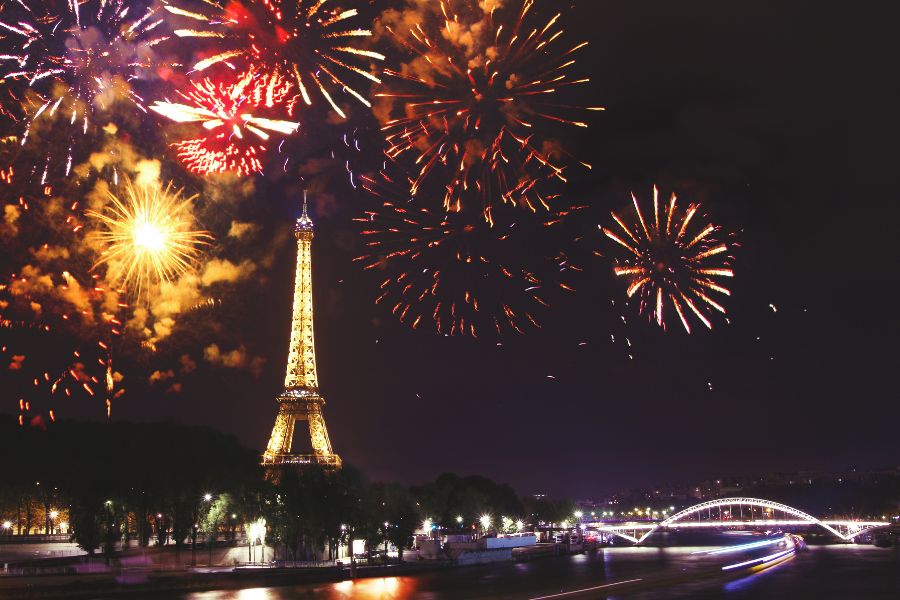 This is an image of big fireworks above the Eiffel Tower.